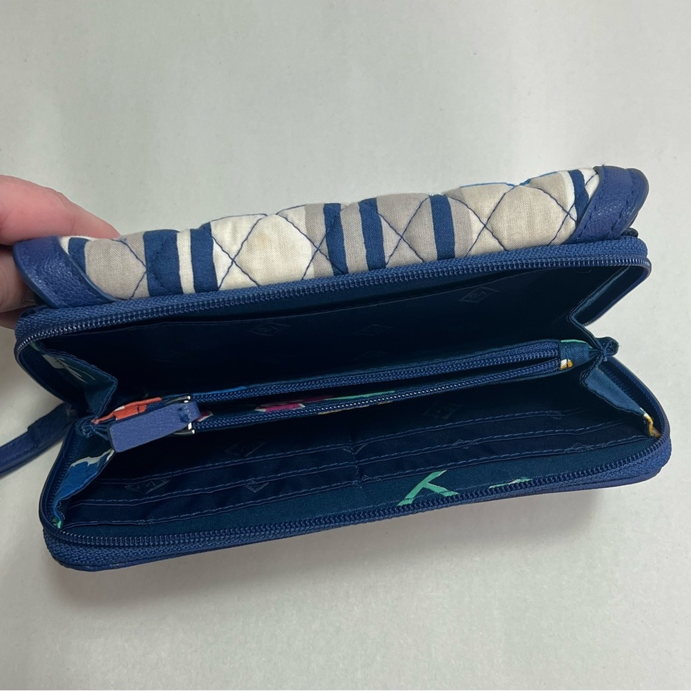 Vera Bradley Ultimate Wristlet in Signature Cotton Santiago Woven Blue - Picture 4 of 7